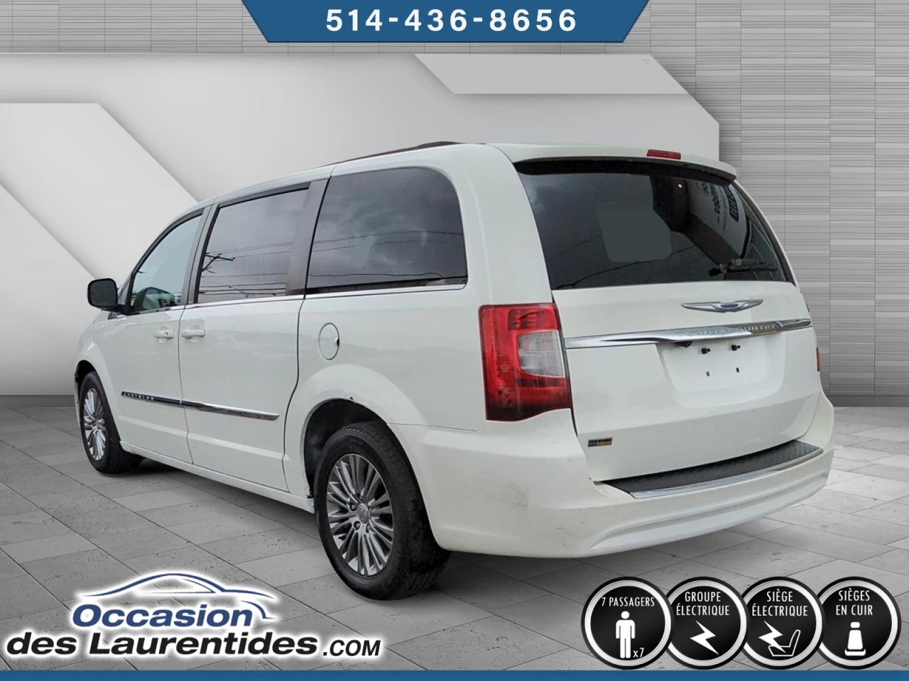 2013 Chrysler Town & Country Touring Main Image