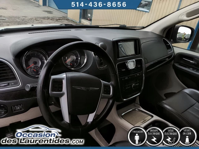 Chrysler Town & Country Touring 2013